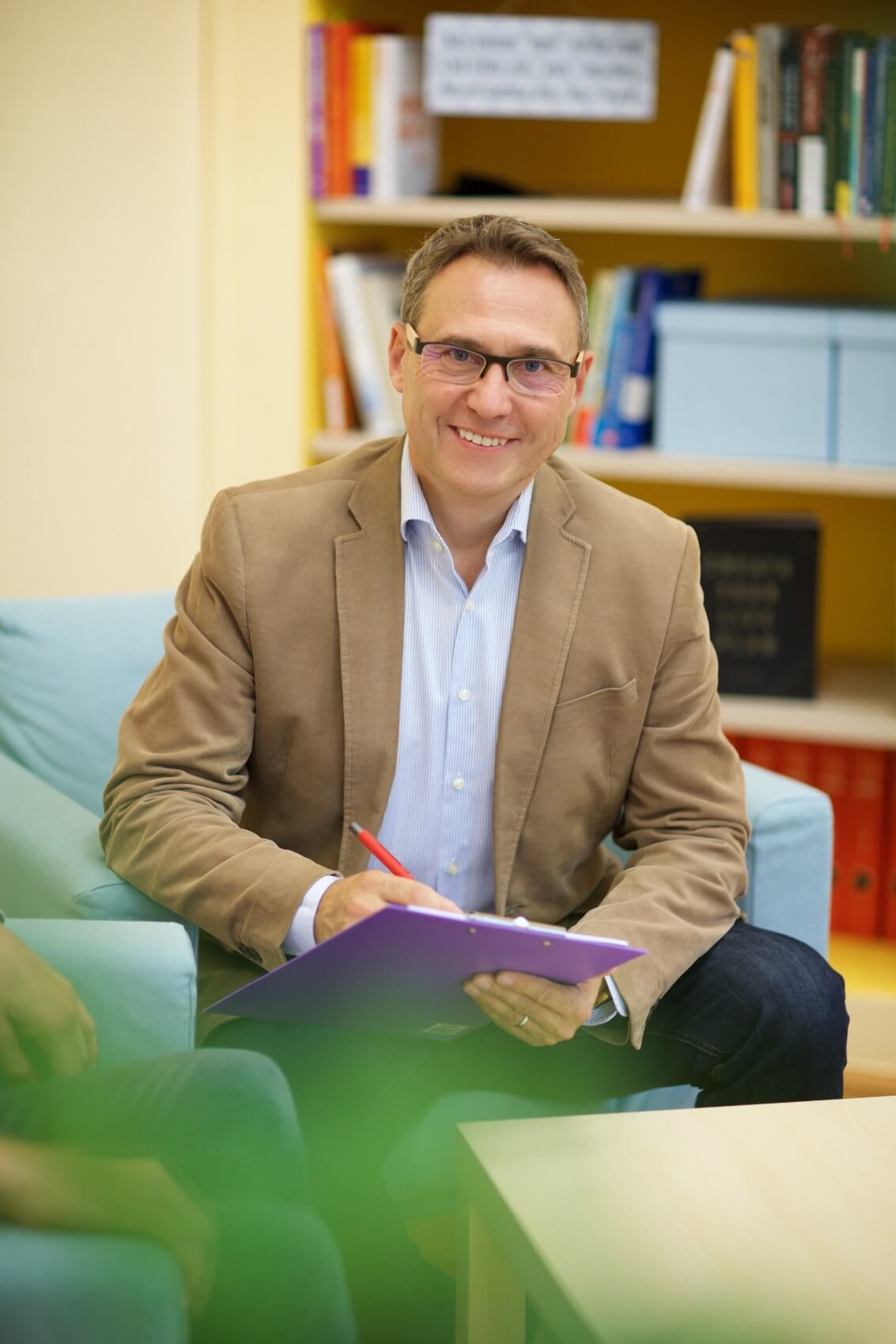 Knorr_vonvorne_schreibend Michael Knorr beim Schreiben